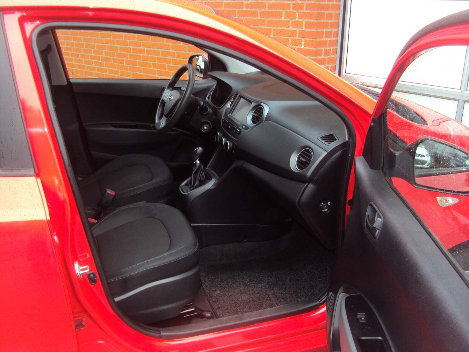 Rød Hyundai i10 fra 2019