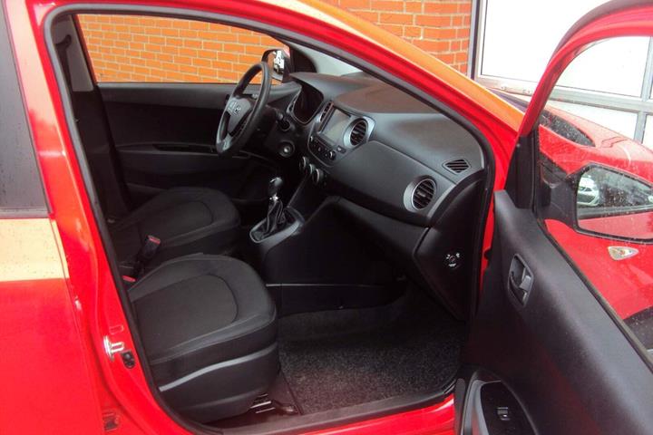 Rød Hyundai i10 fra 2019