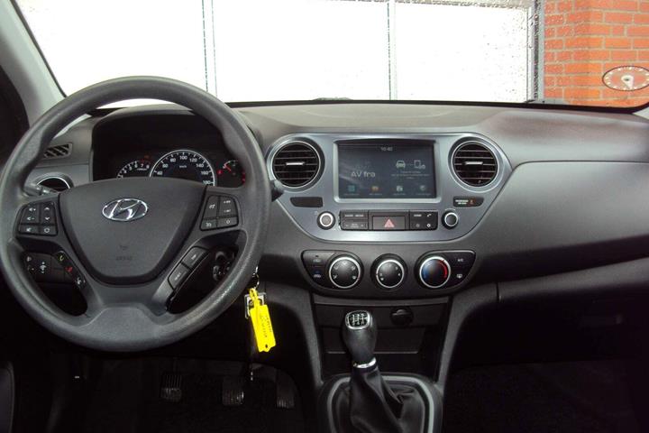Rød Hyundai i10 fra 2019