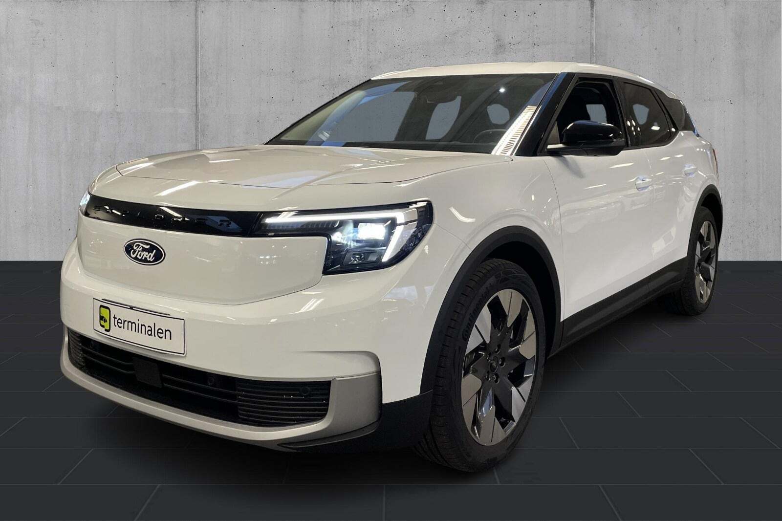 Hvid Ford Explorer fra 2025 set udefra