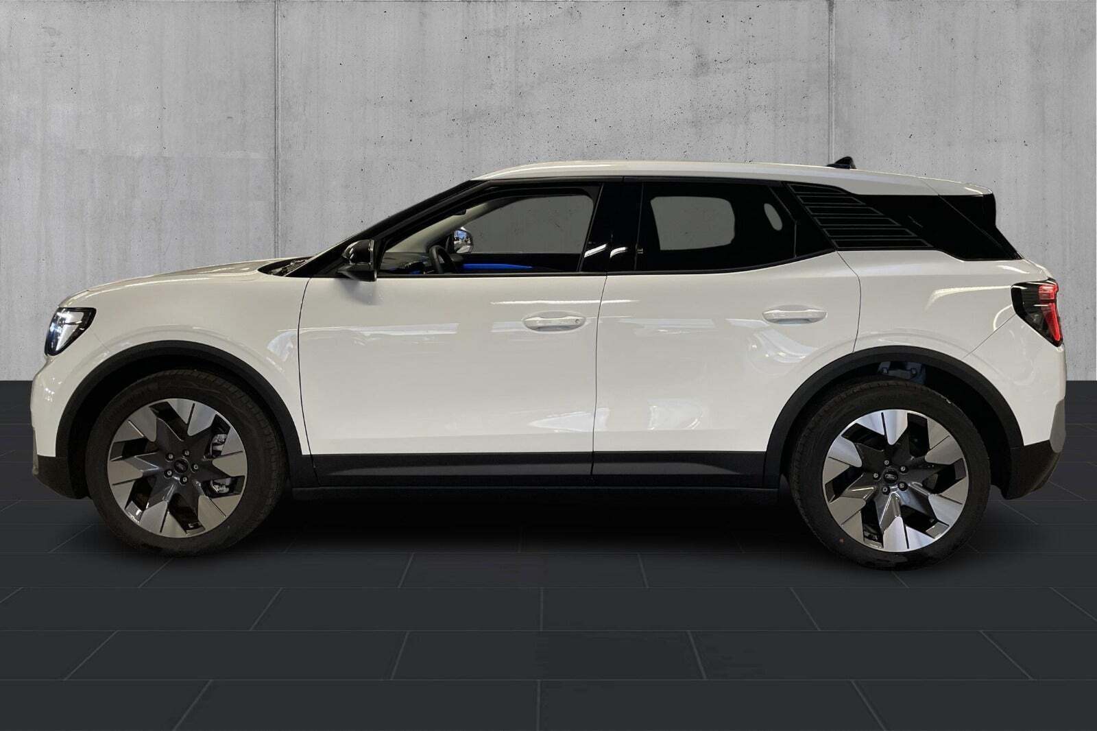 Ford Explorer 82 Premium Extended Range