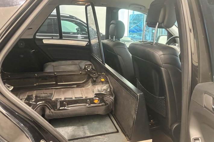 Sort Mercedes ML350 fra 2010