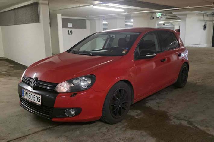 Rød VW Golf fra 2008