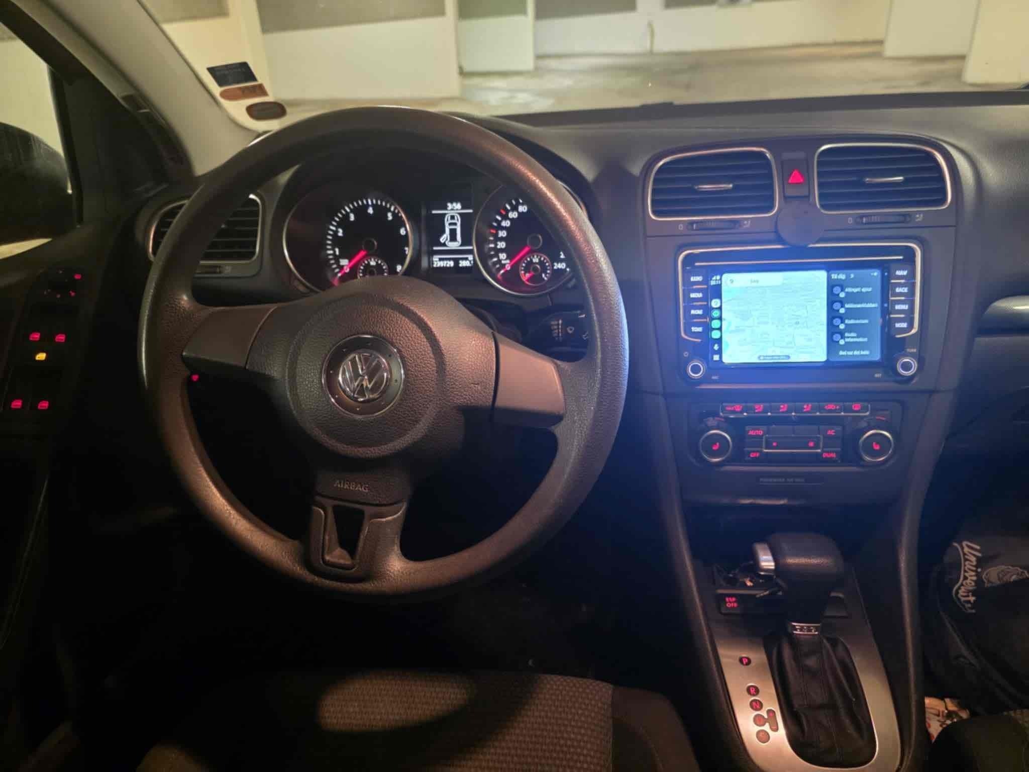 Rød VW Golf fra 2008
