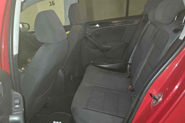 Rød VW Golf fra 2008
