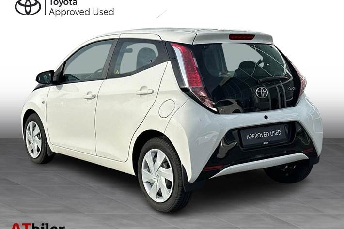 Hvid Toyota Aygo fra 2016