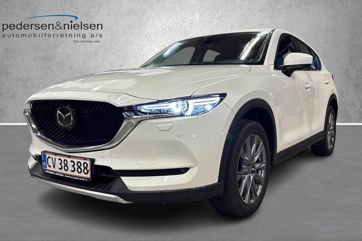 Hvid Mazda CX-5 fra 2020 set udefra