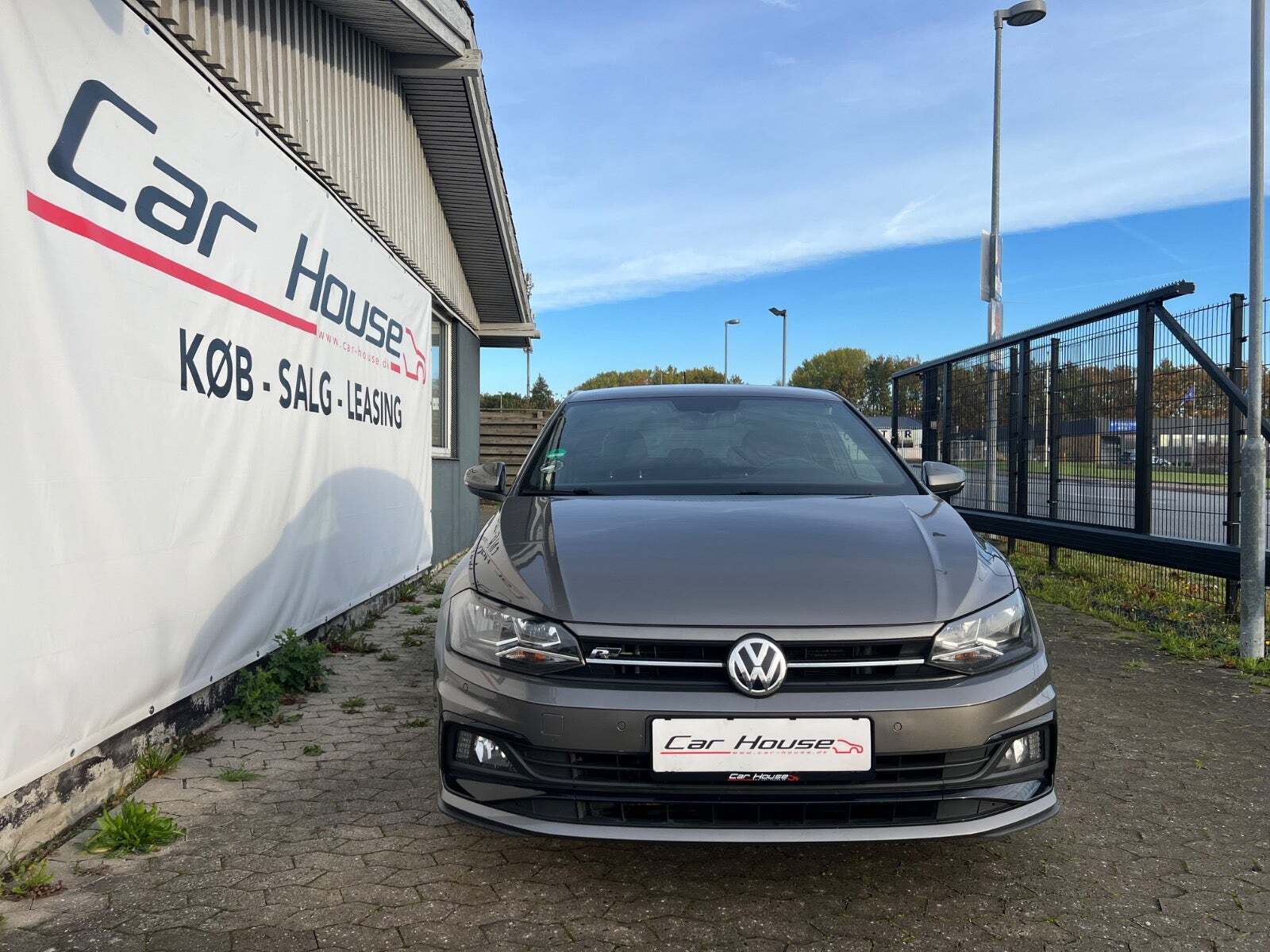 Grå VW Polo fra 2019