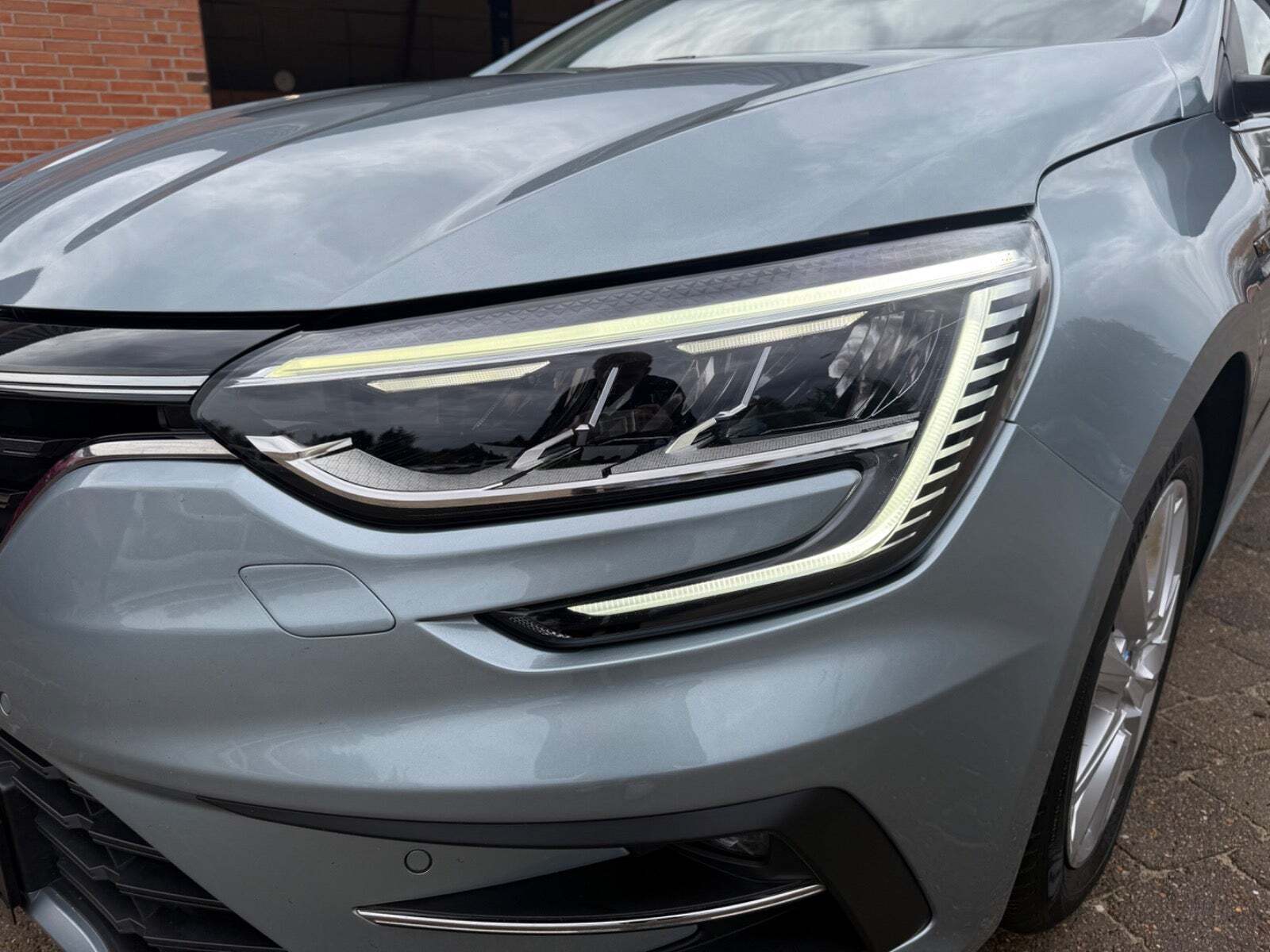 Blå Renault Megane IV fra 2020