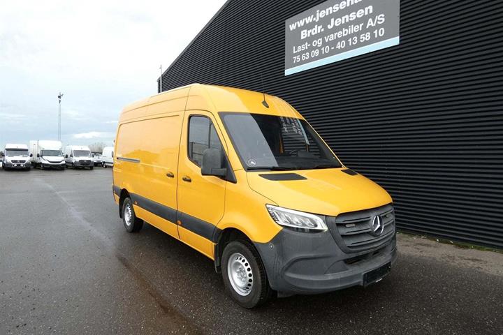 Gul Mercedes Sprinter 316 fra 2018