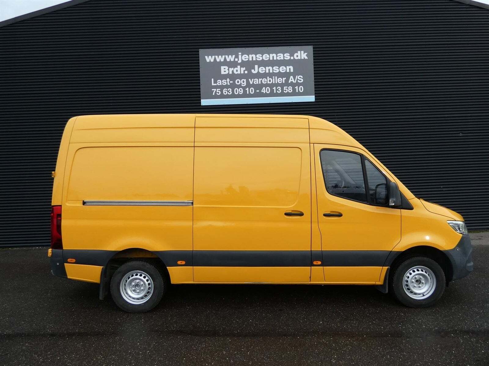 Gul Mercedes Sprinter 316 fra 2018