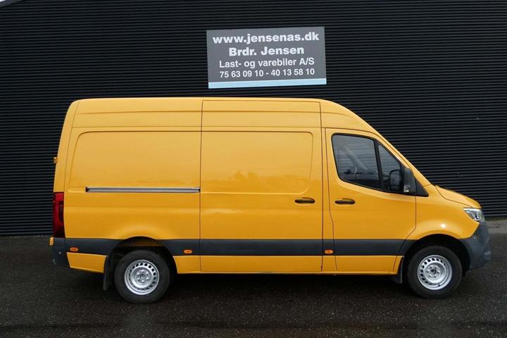 Gul Mercedes Sprinter 316 fra 2018