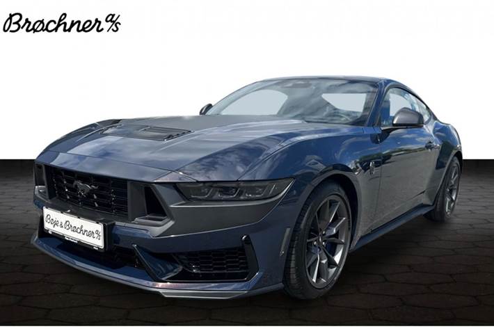 Blå Ford Mustang fra 2025 set udefra