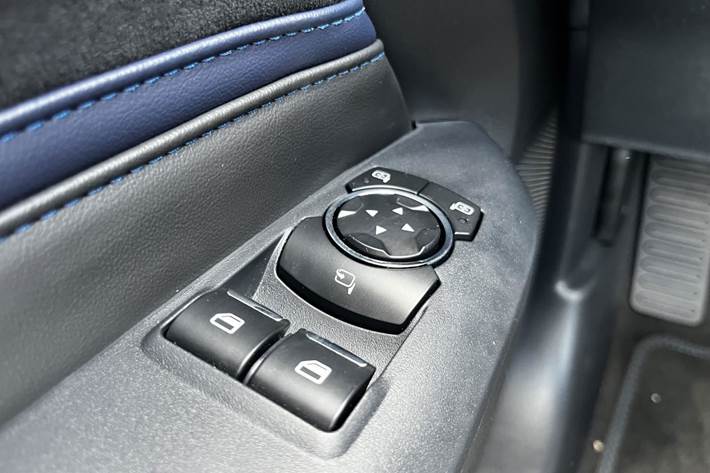 Blå Ford Mustang fra 2025