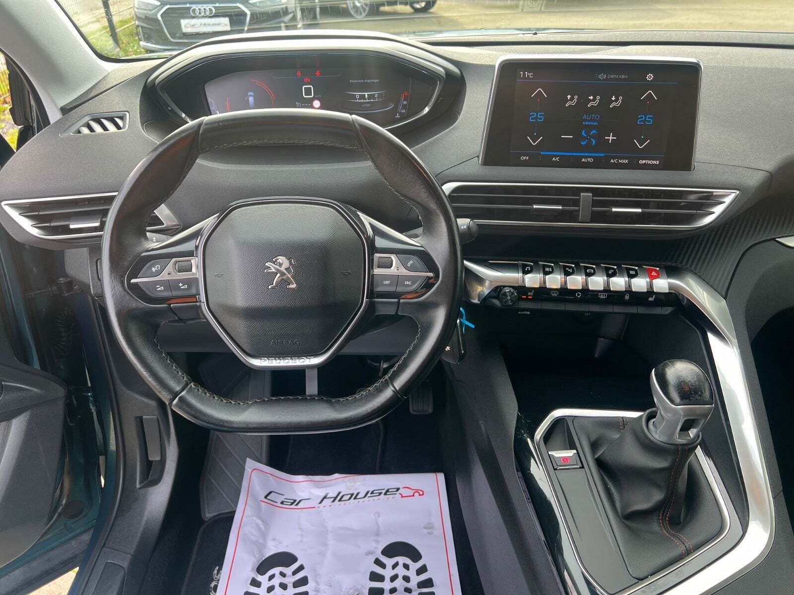 Grøn Peugeot 5008 fra 2018