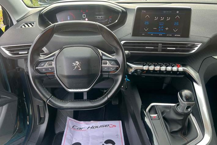 Grøn Peugeot 5008 fra 2018