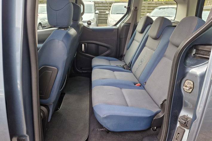 Grå Citroën Berlingo fra 2011