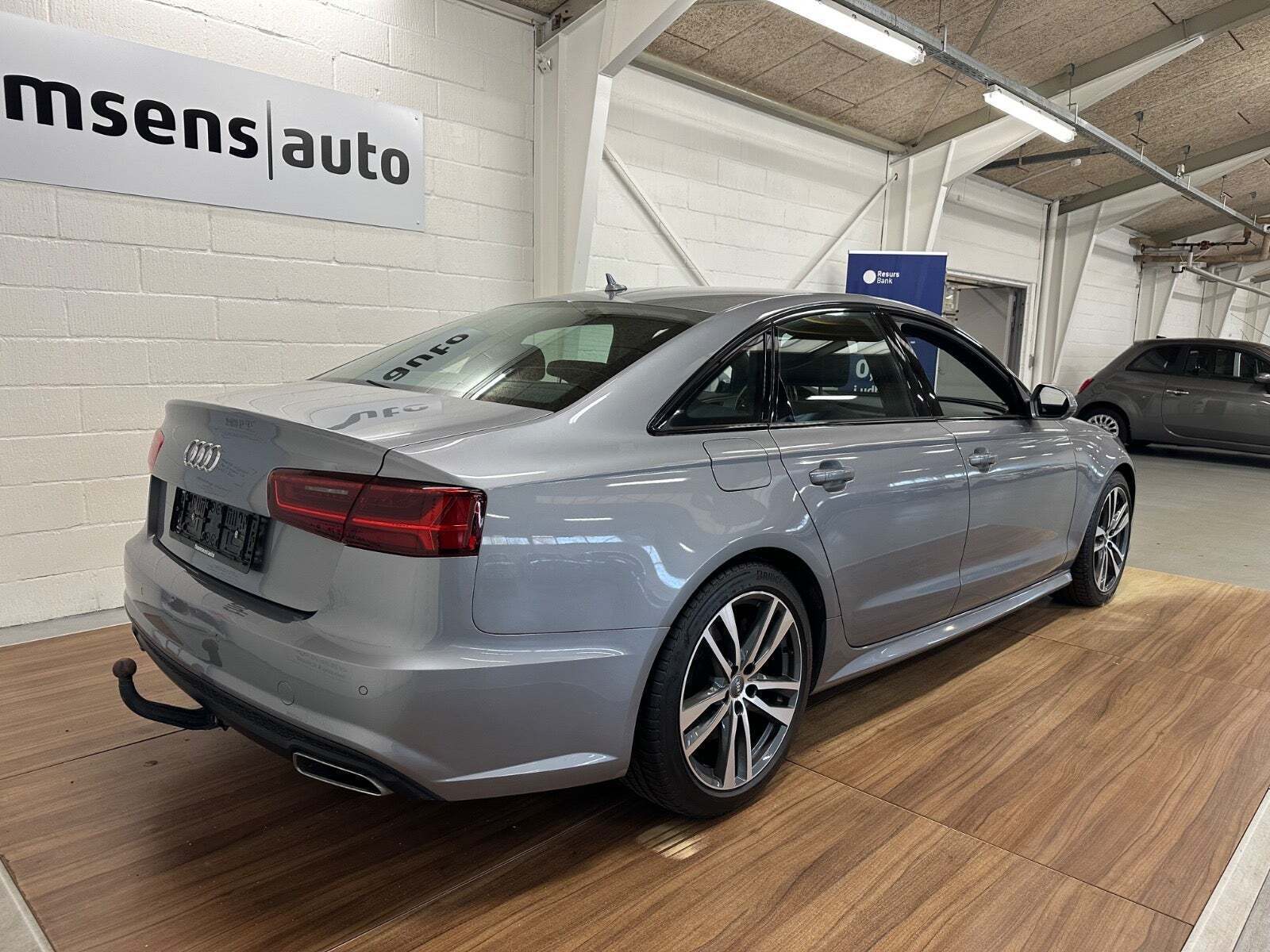 Grå Audi A6 fra 2016