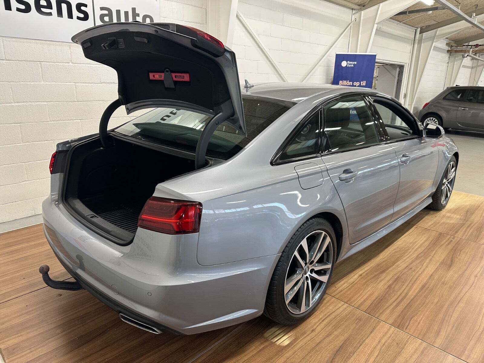 Grå Audi A6 fra 2016