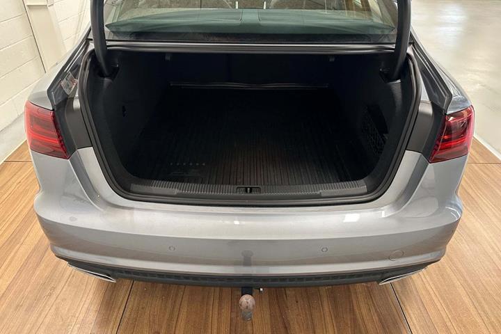 Grå Audi A6 fra 2016