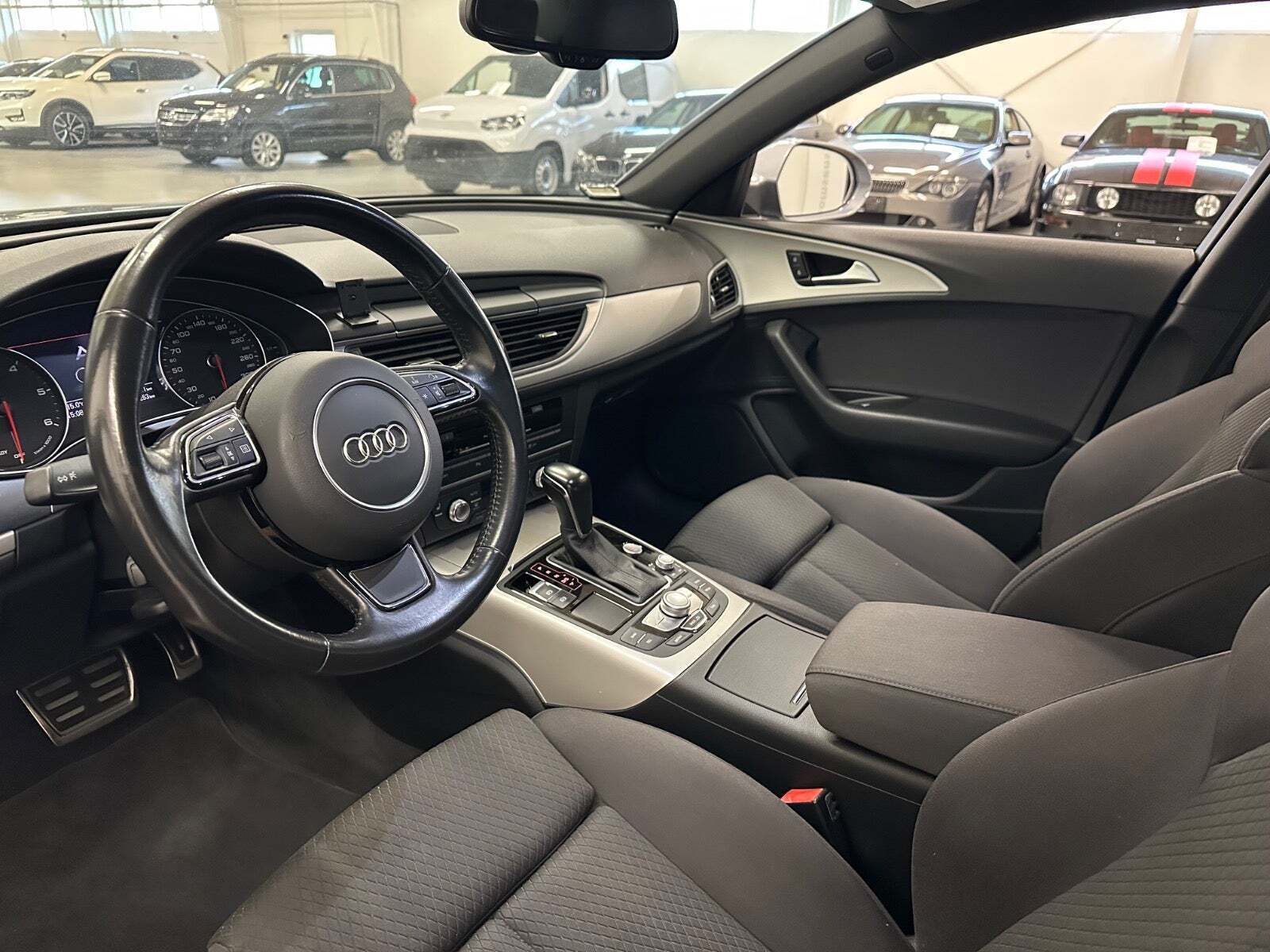 Grå Audi A6 fra 2016