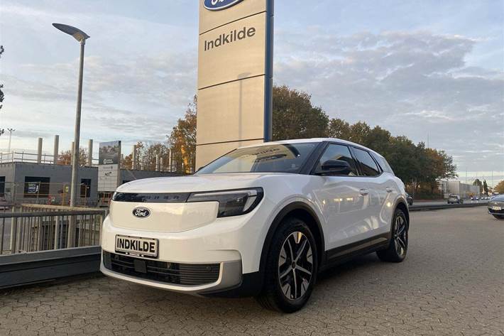 Hvid Ford Explorer fra 2024 set udefra