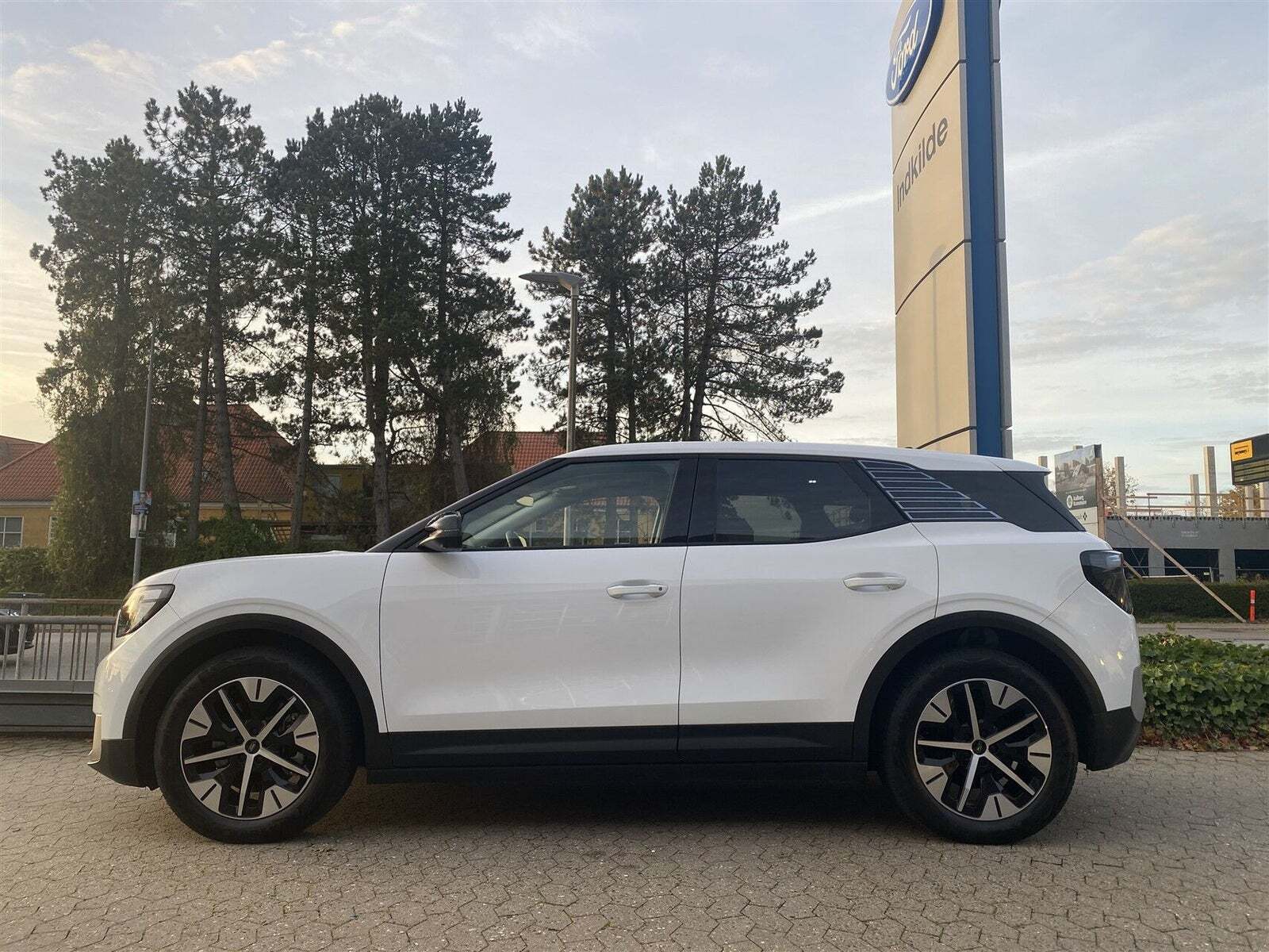 Ford Explorer 82 Select Extended Range