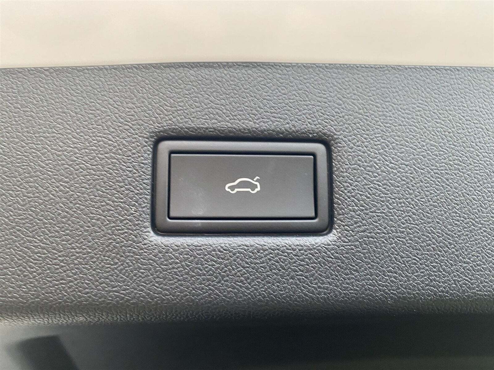 Hvid Ford Explorer fra 2024