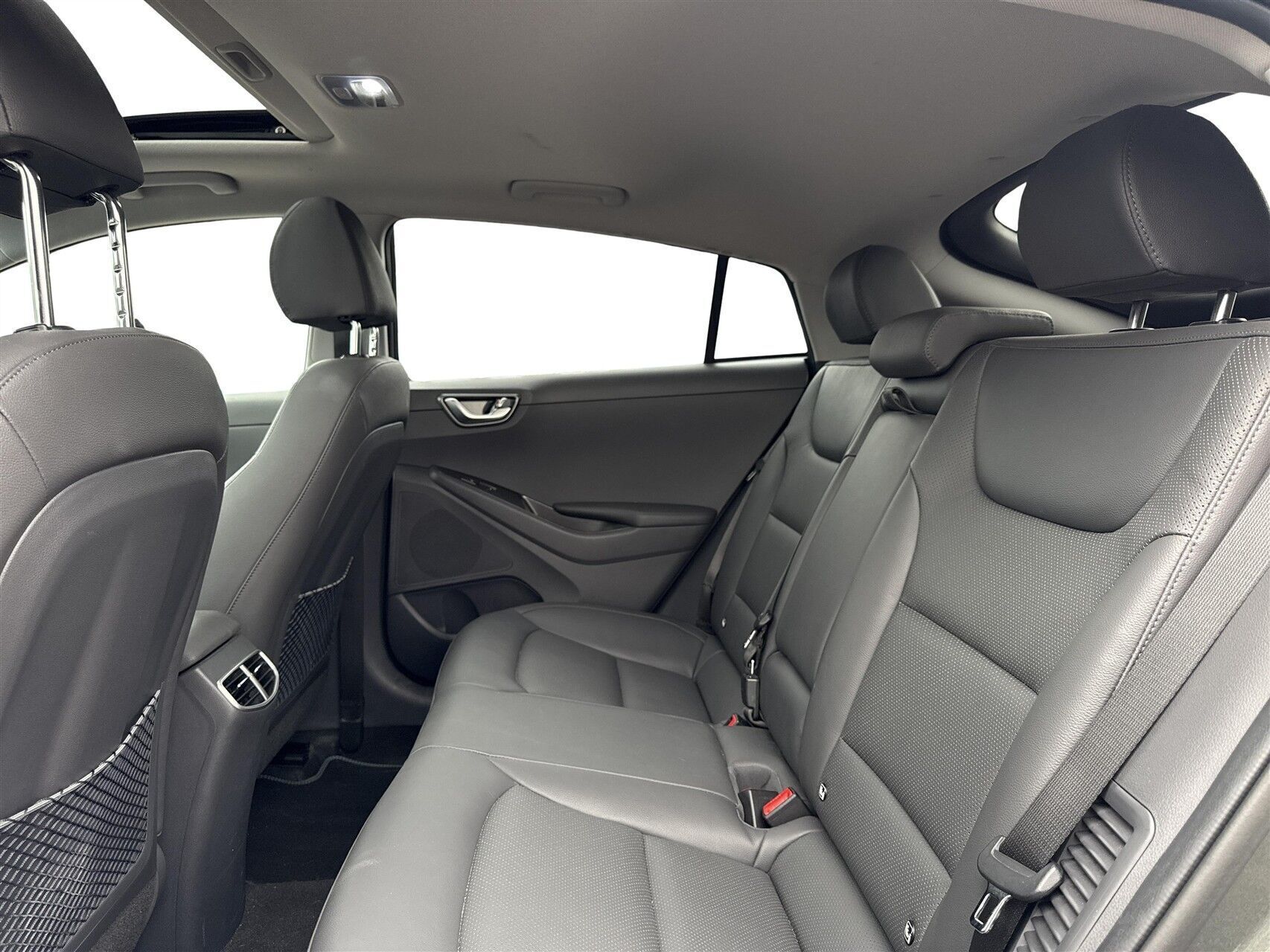 Hyundai Ioniq 1,6 1,6 GDI  Plugin-hybrid Premium plug-in 141HK 5d 6g Aut.