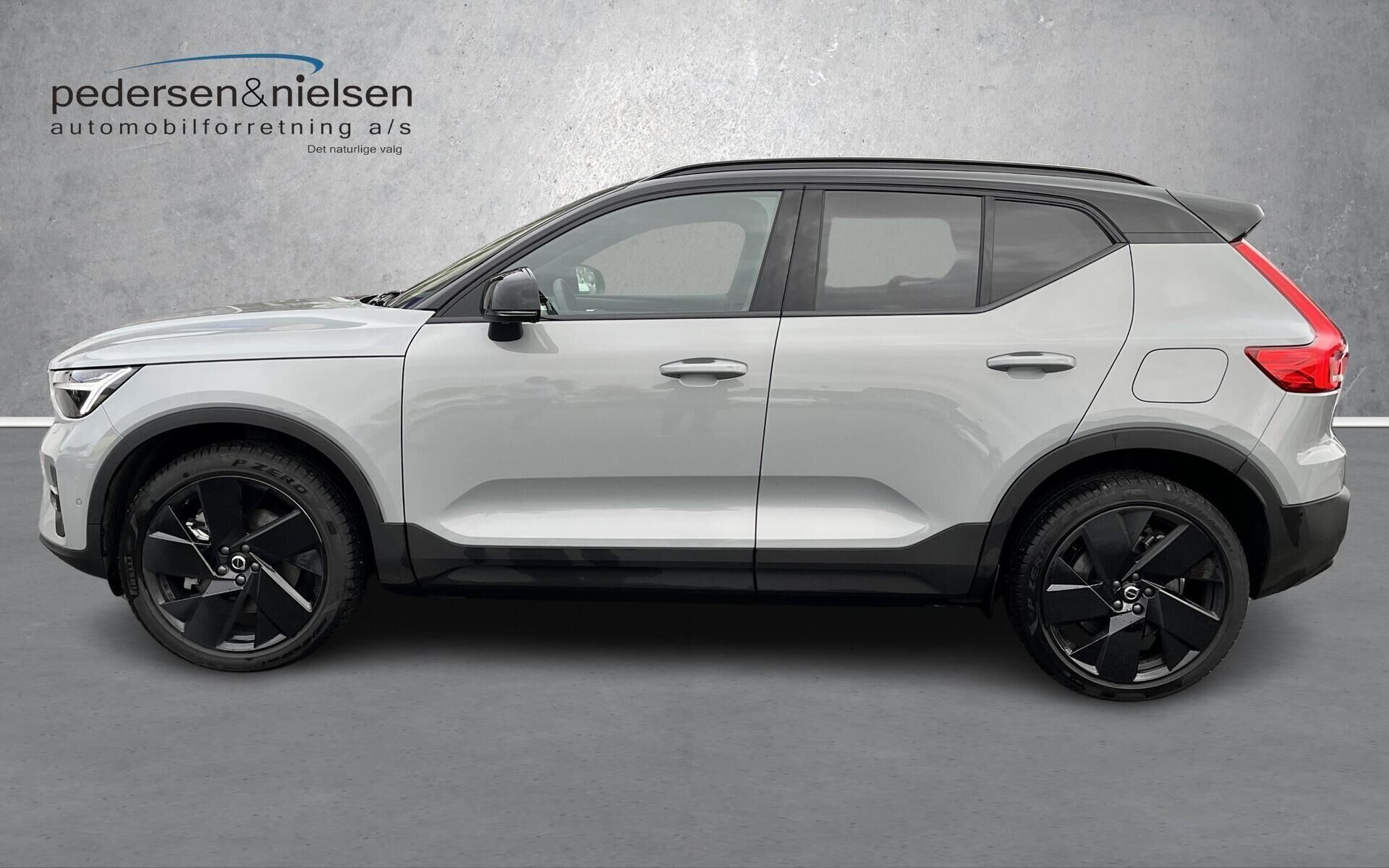 Volvo EX40 Single Motor Extended Range Black Edition 252HK 5d Aut.