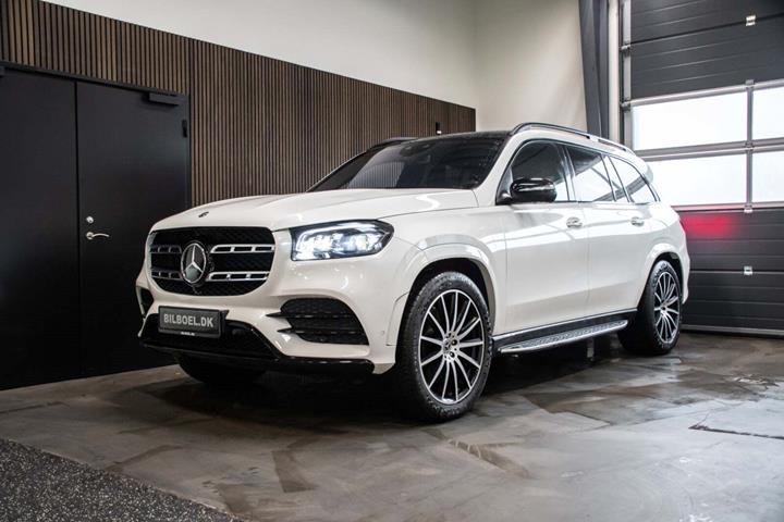 Hvid Mercedes GLS400 d fra 2020 set udefra
