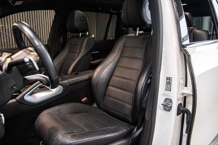 Hvid Mercedes GLS400 d fra 2020 set indefra