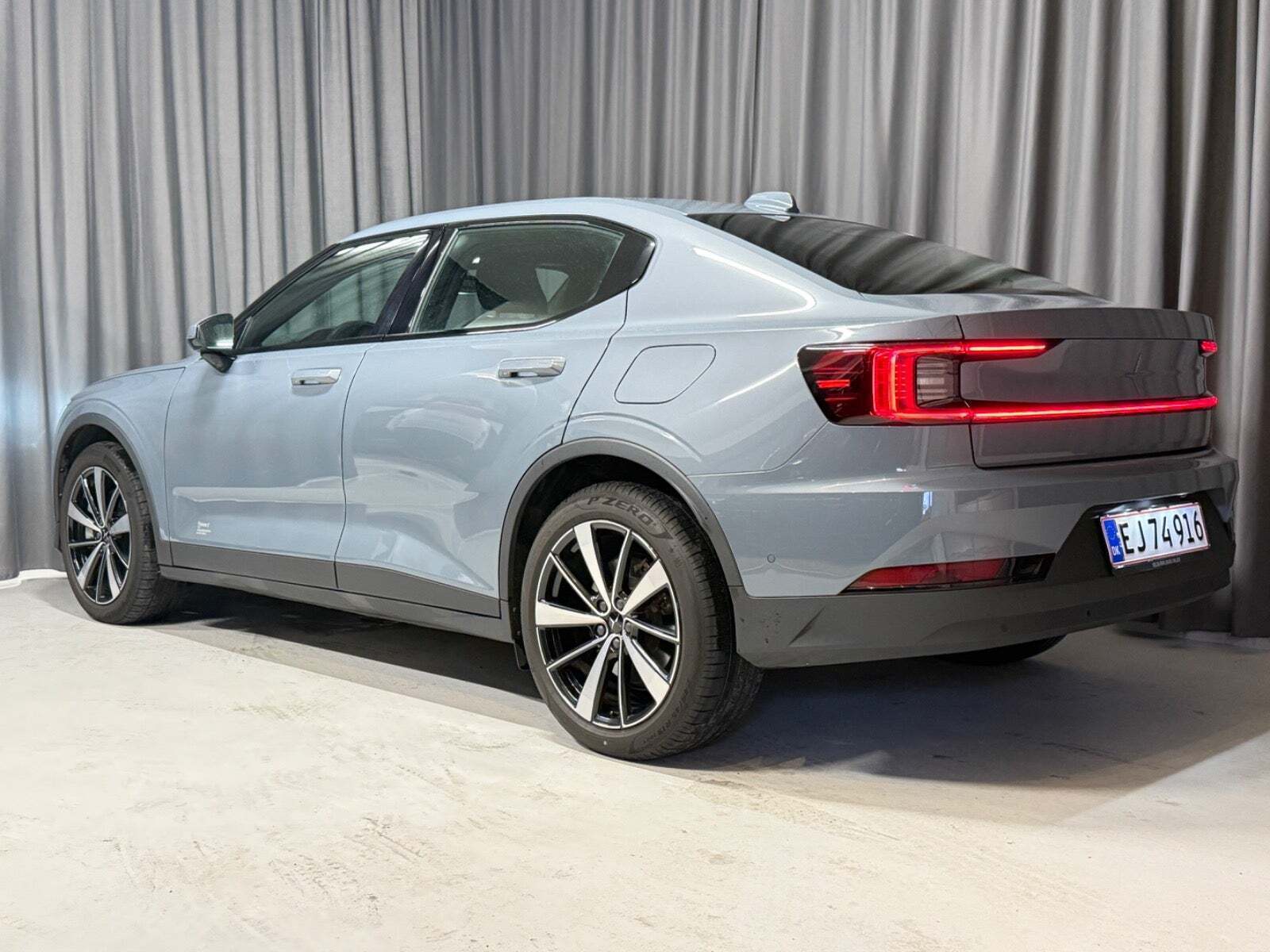 Grå Polestar 2 fra 2022