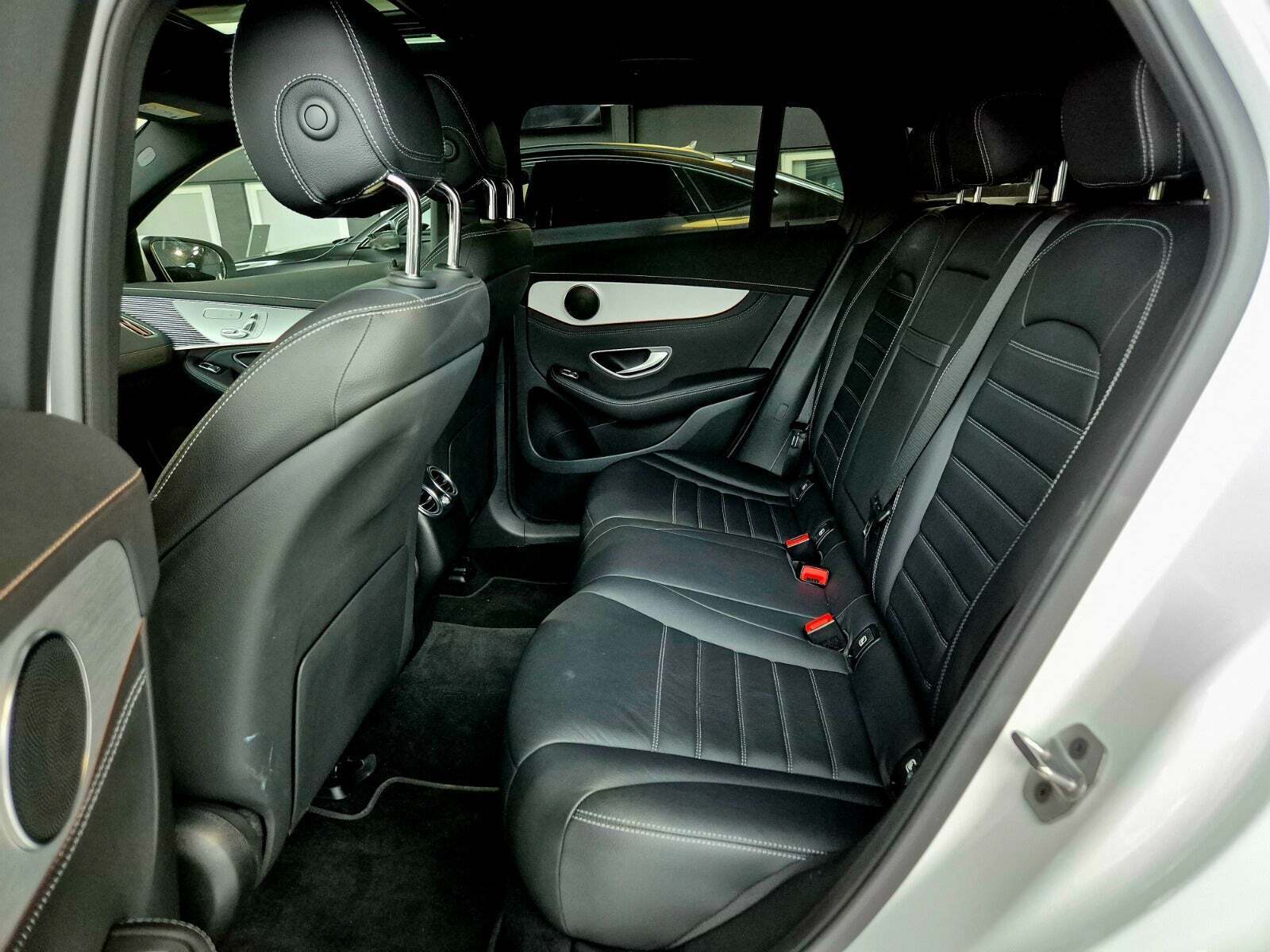 Hvid Mercedes EQC400 fra 2022