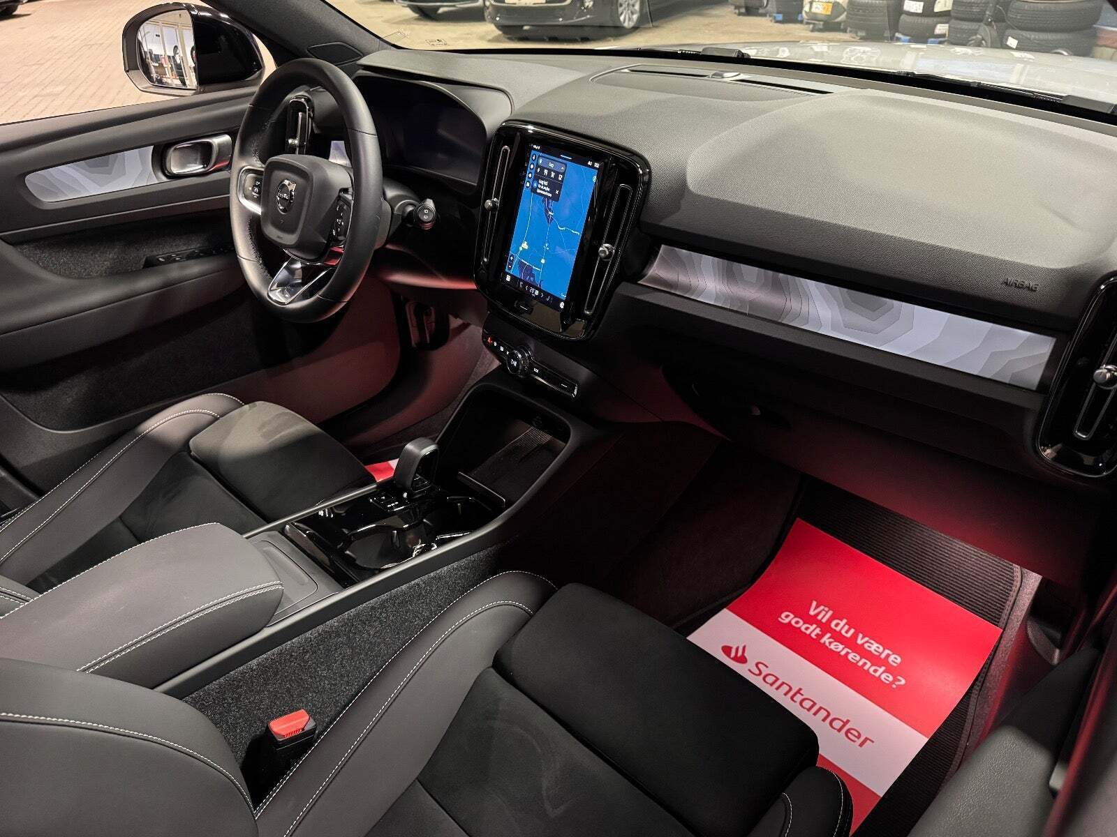 Sølv Volvo XC40 fra 2024