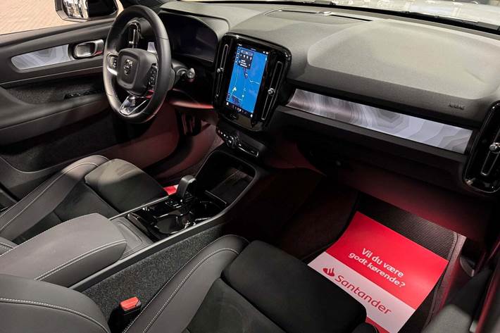 Sølv Volvo XC40 fra 2024