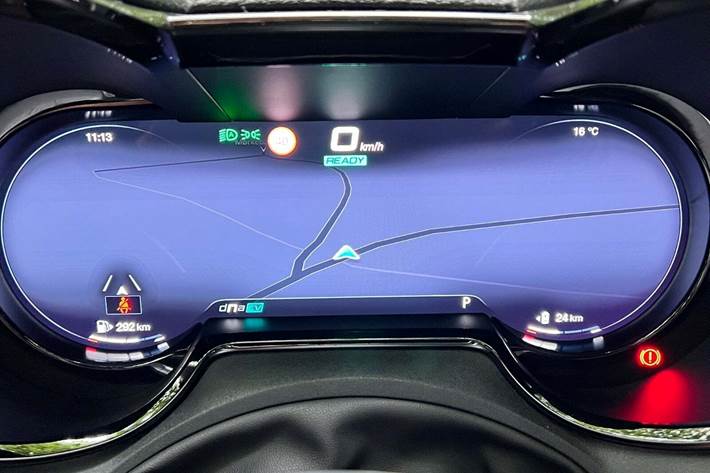 Rød Alfa Romeo Tonale fra 2023