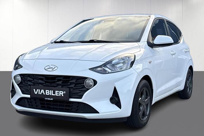 Hvid Hyundai i10 fra 2022 set udefra
