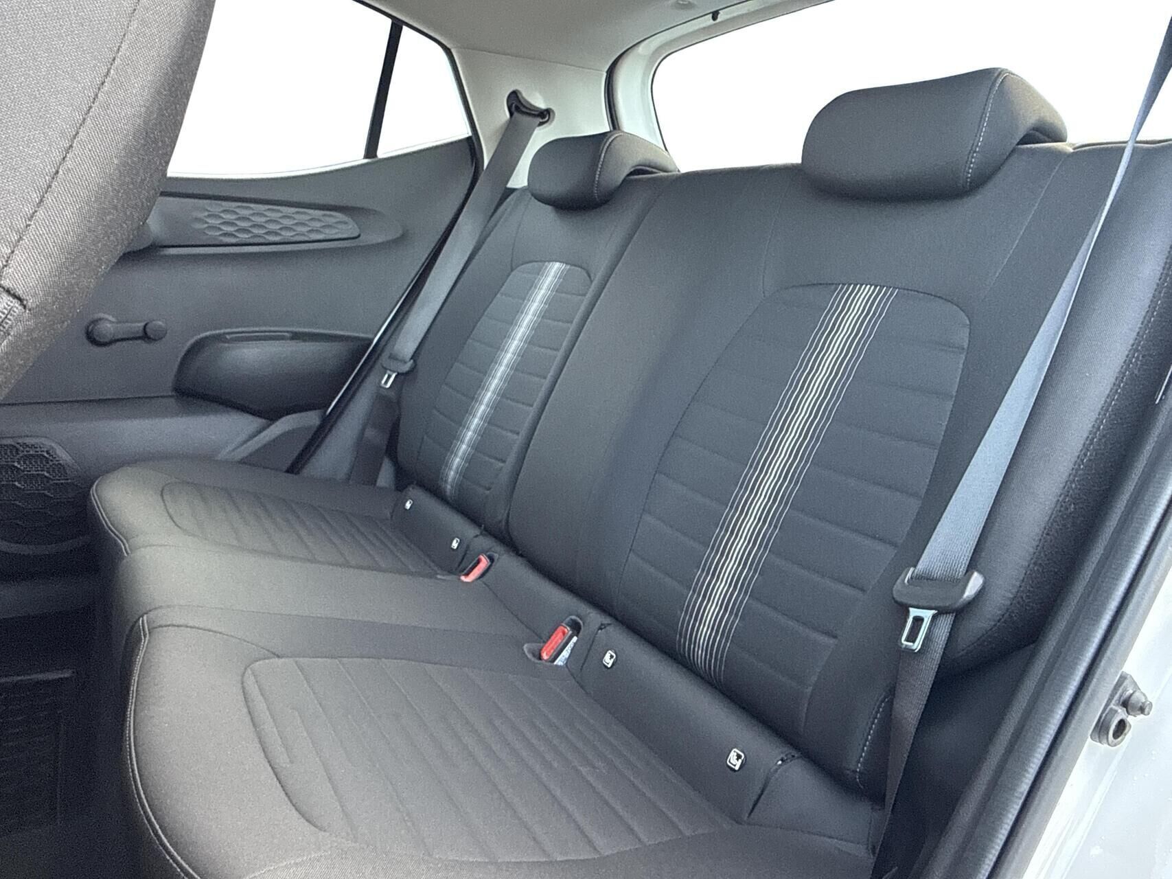 Hvid Hyundai i10 fra 2022