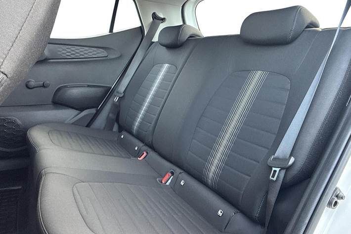 Hvid Hyundai i10 fra 2022