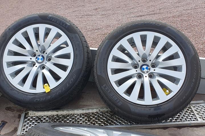 Sølv BMW 740 fra 2005