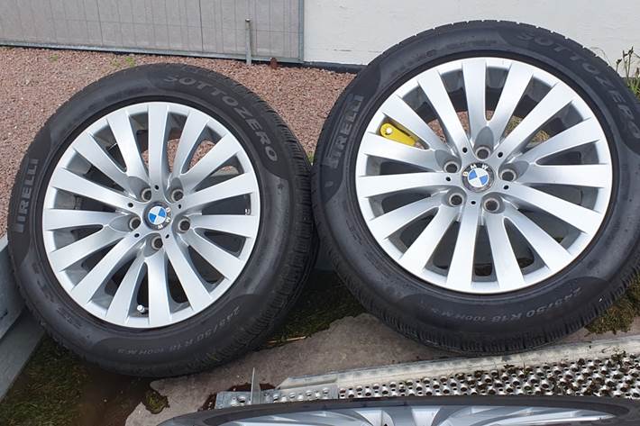 Sølv BMW 740 fra 2005