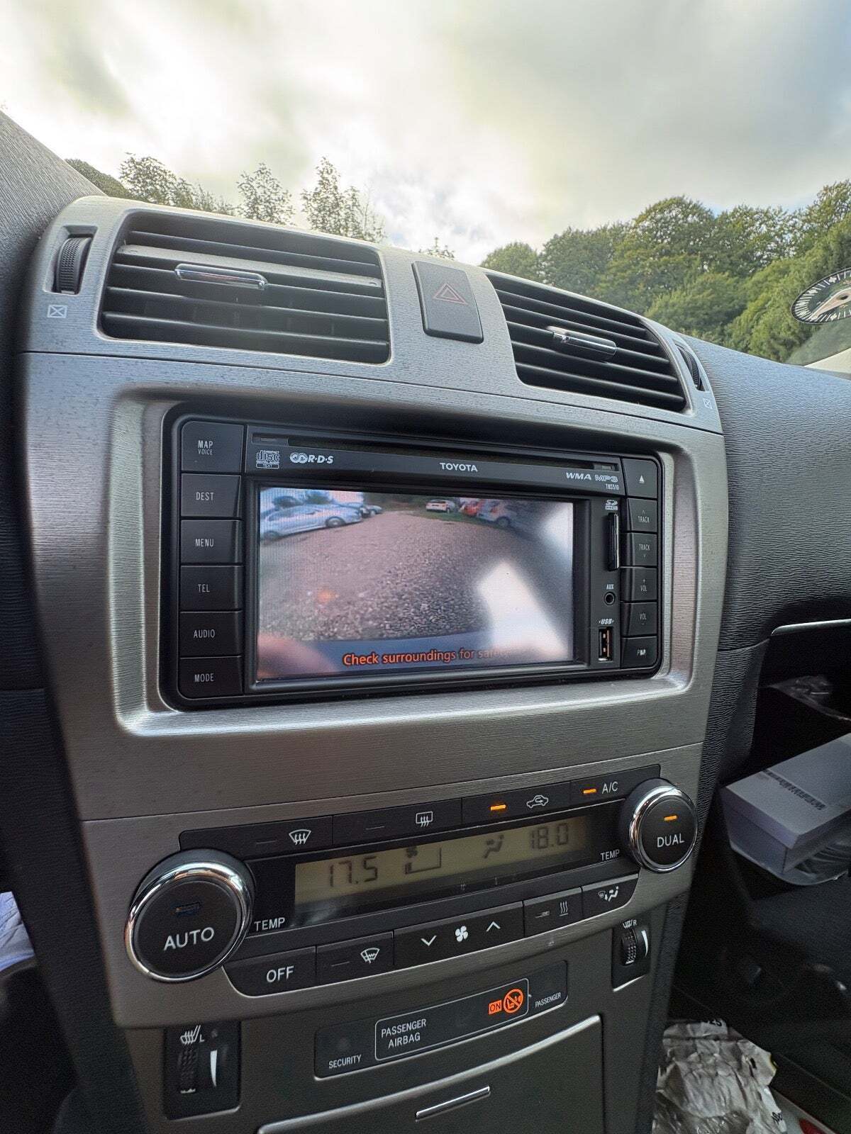 undefined Toyota Avensis fra 2011