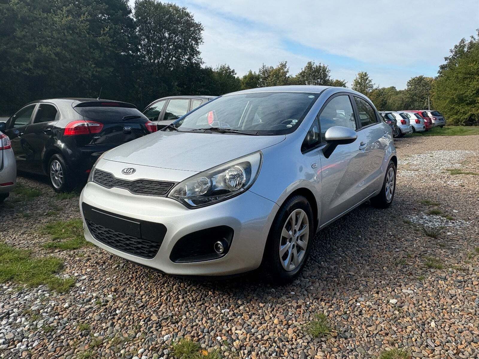 undefined Kia Rio fra 2012 set udefra