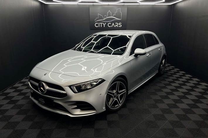 Sølv Mercedes A200 fra 2018 set udefra