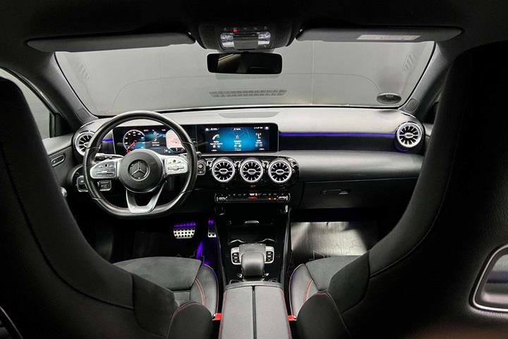 Sølv Mercedes A200 fra 2018