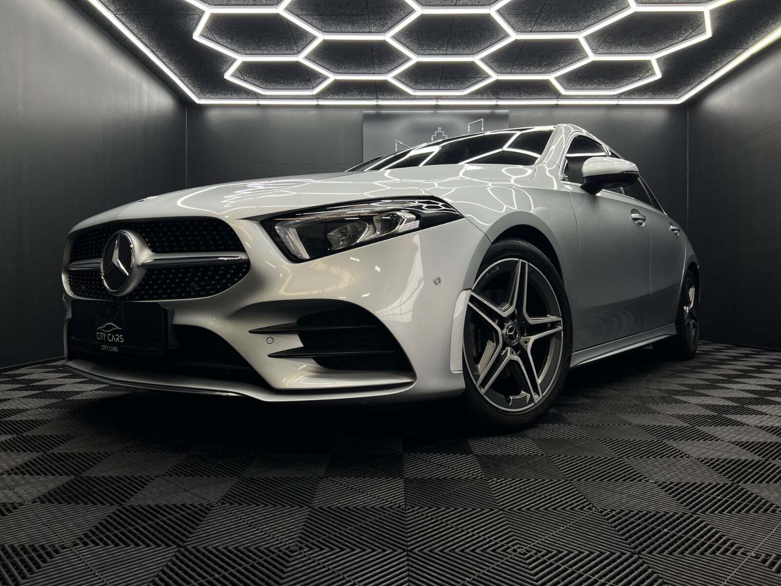 Sølv Mercedes A200 fra 2018
