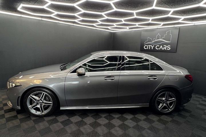 Grå Mercedes A200 fra 2021
