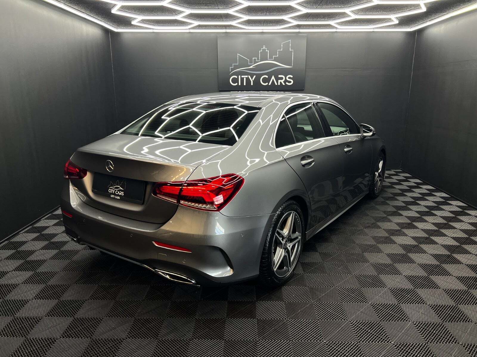 Grå Mercedes A200 fra 2021