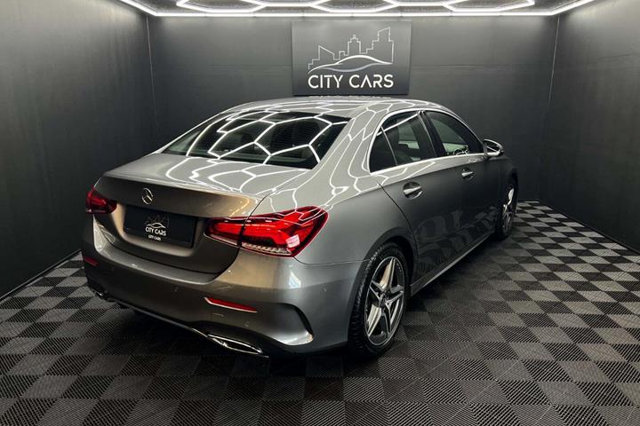 Grå Mercedes A200 fra 2021